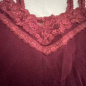Burgundy Hollister tank top with lacy trim. Size xs